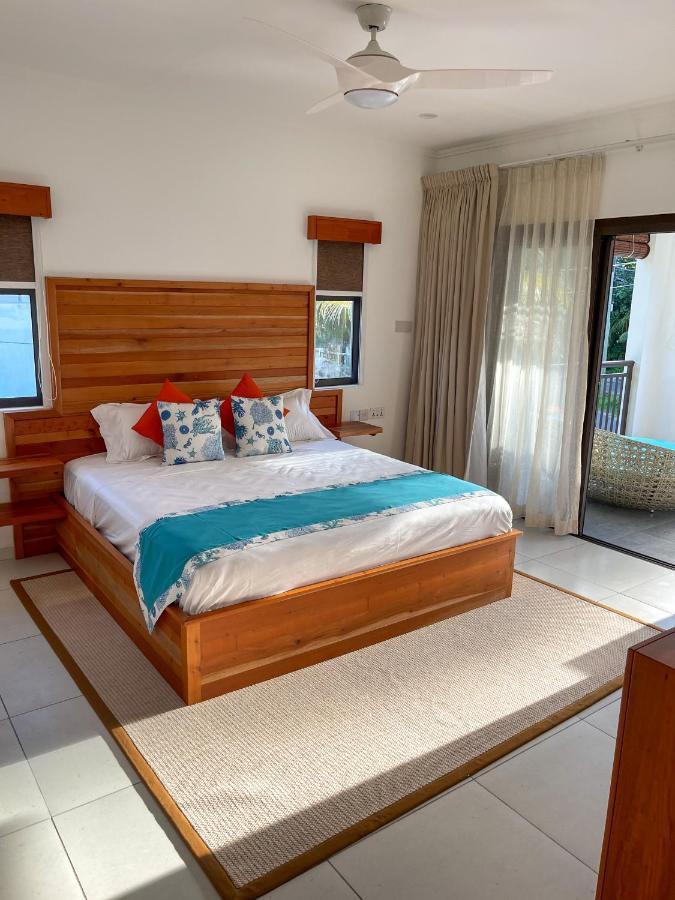 Nautilus Apartments Anse Royale Exterior photo