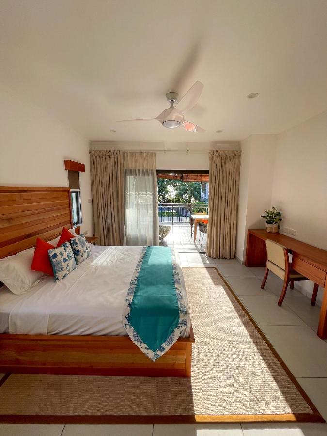 Nautilus Apartments Anse Royale Exterior photo