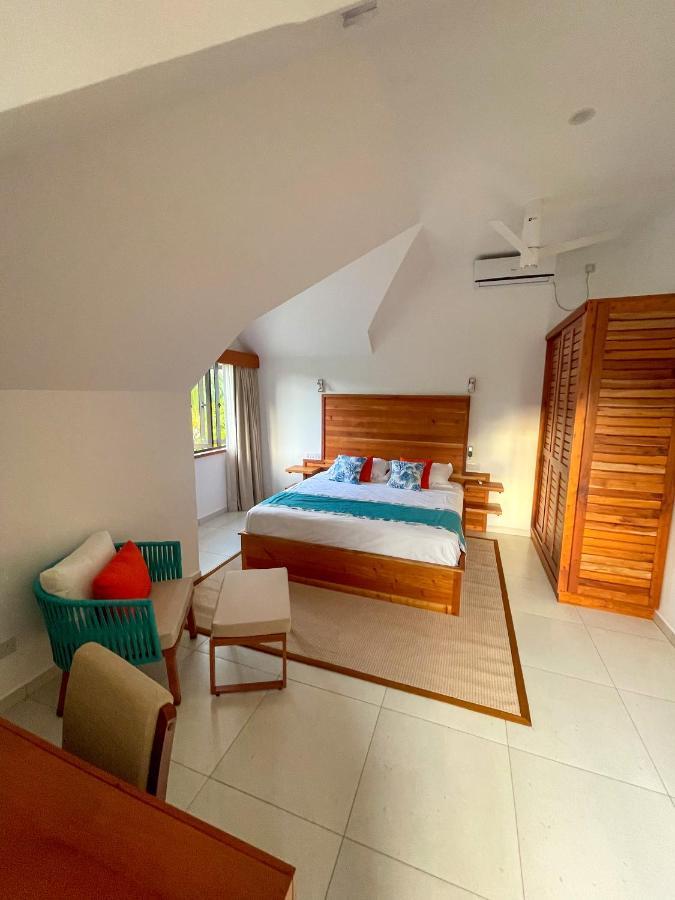 Nautilus Apartments Anse Royale Exterior photo